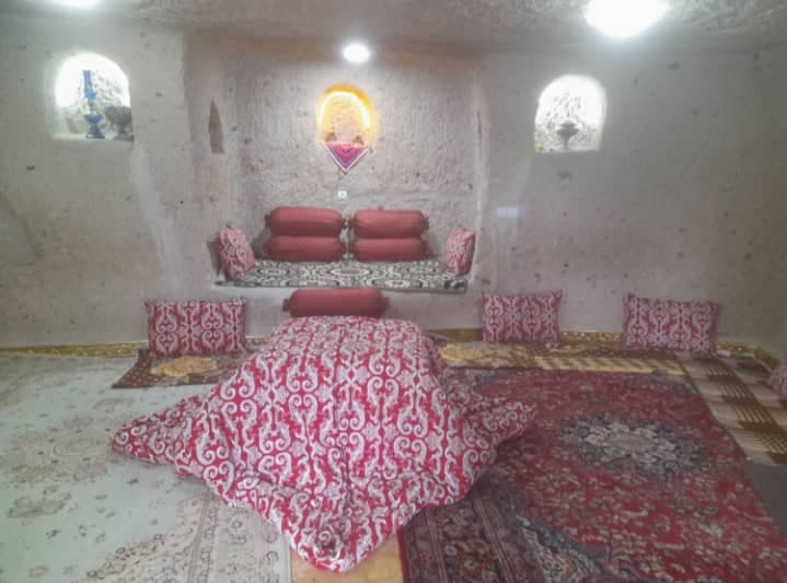 اقامتگاه صخره ای احمدی در تبریز