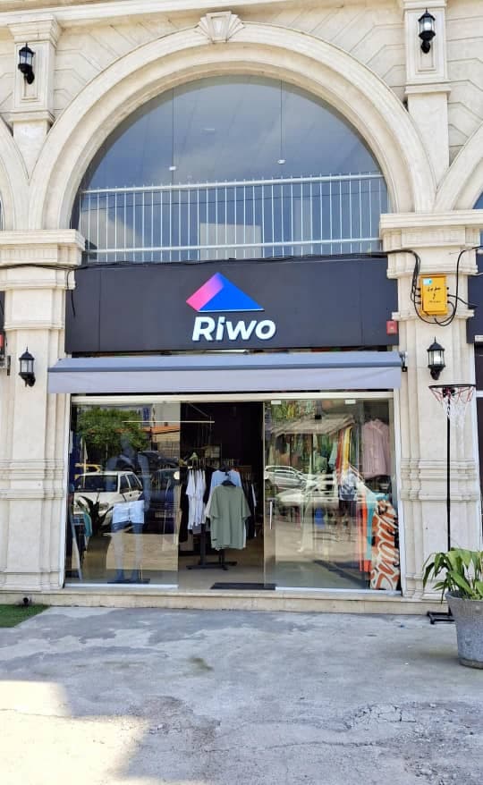 فروشگاه اینترنتی پوشاک ورزشی Riwo در رشت