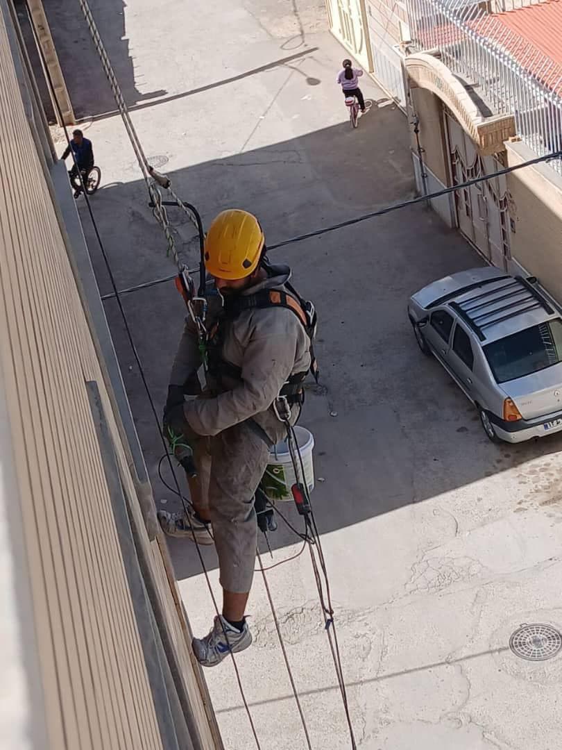 پیچ و رول پلاک سنگ نما بدون داربست و جرثقیل بیگی در اصفهان