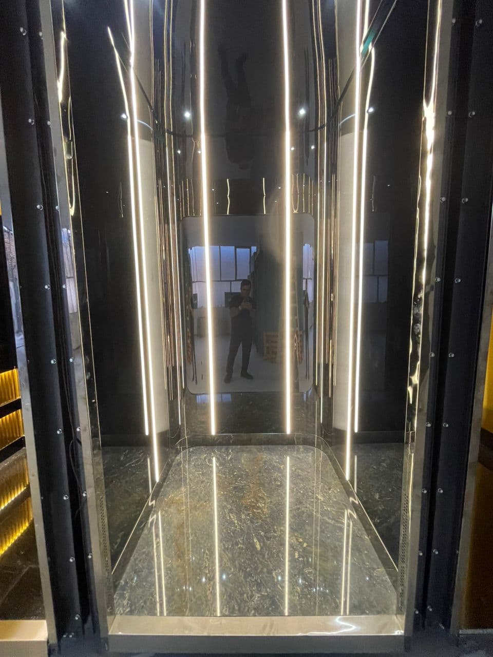 تولید و فروش کابین آسانسور اوکتای کابین در تبریز