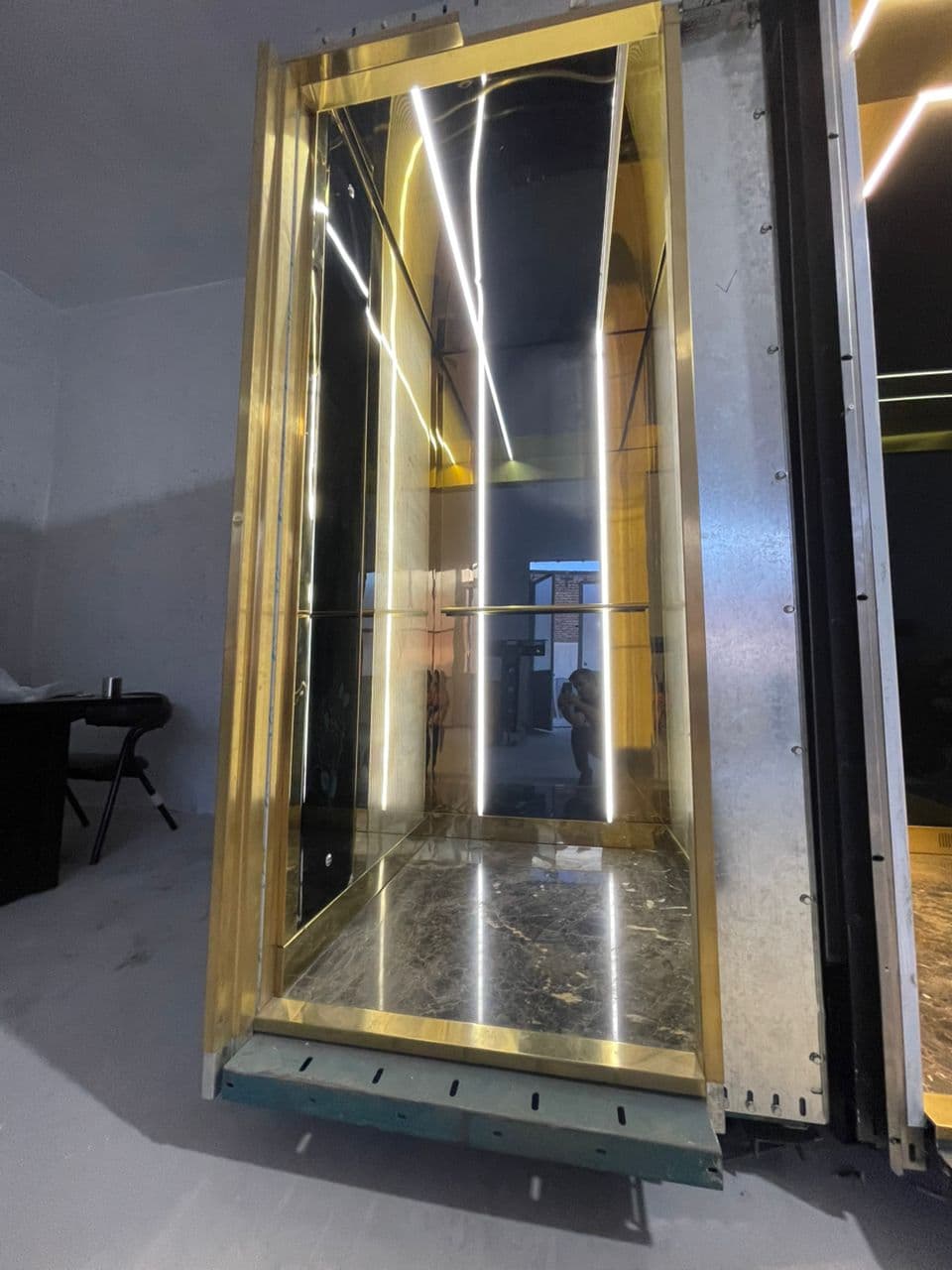 تولید و فروش کابین آسانسور اوکتای کابین در تبریز