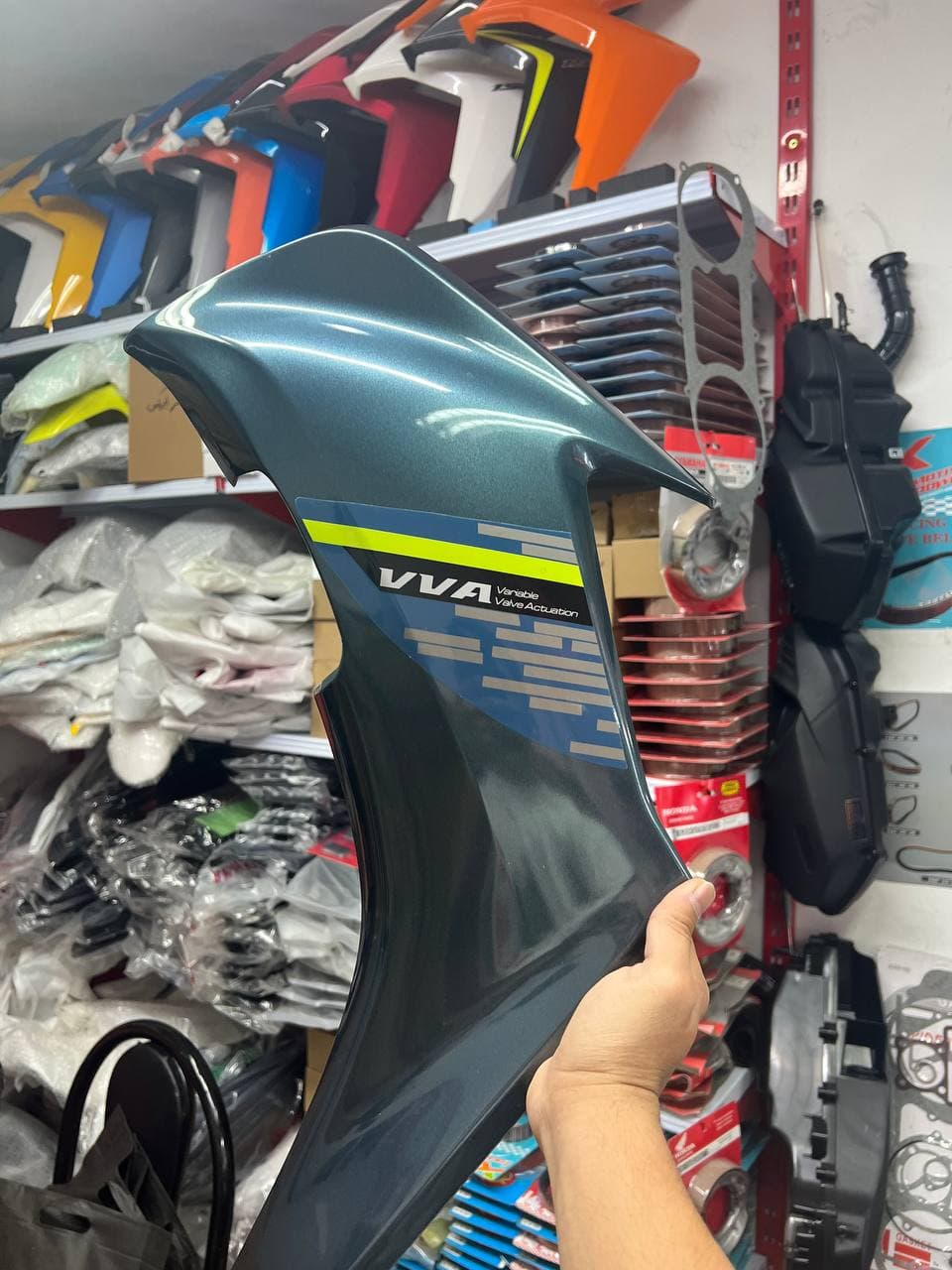 فروشگاه لوازم یدکی کلیک و هایکلیک در تهران