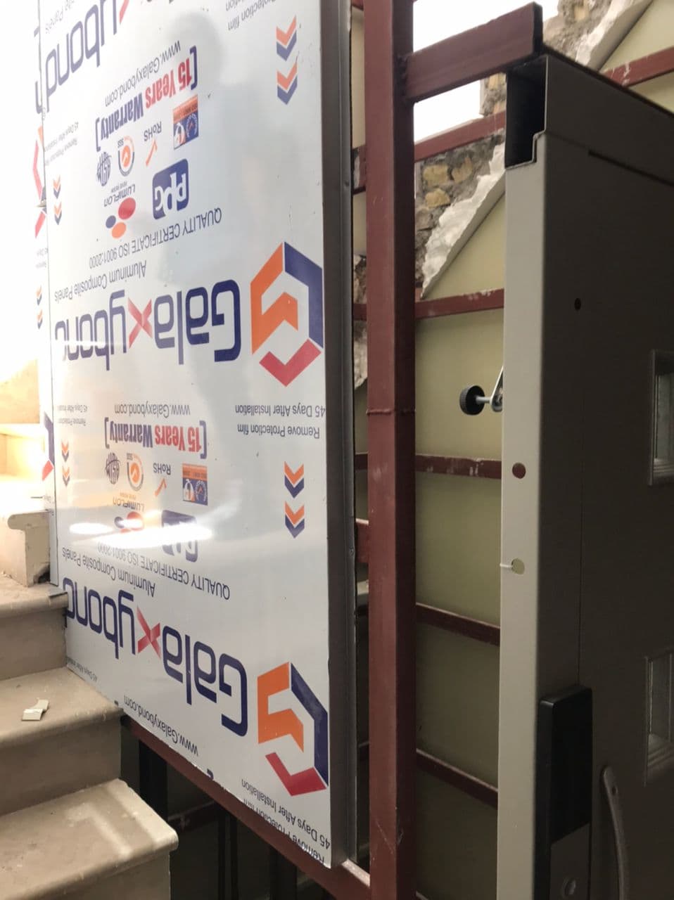 اجرای پوشش دور آسانسور و پله برقی حامد در اصفهان