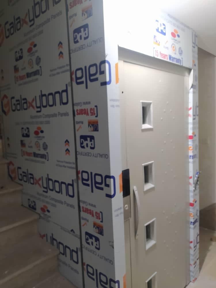 اجرای پوشش دور آسانسور و پله برقی حامد در اصفهان