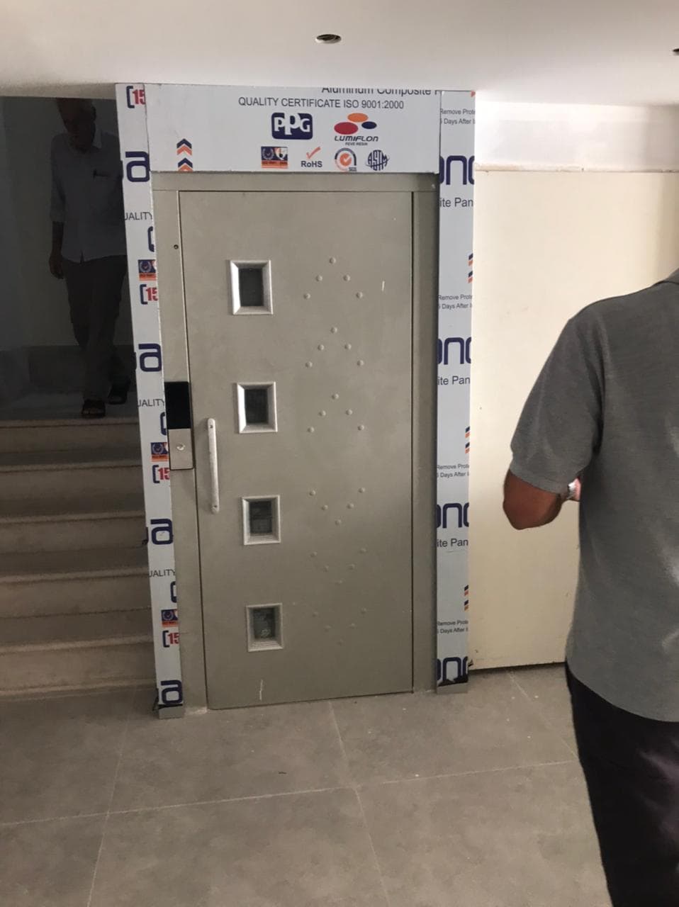 اجرای پوشش دور آسانسور و پله برقی حامد در اصفهان