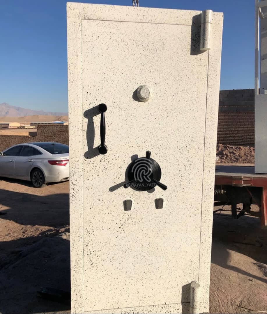 ساخت و فروش گاو صندوق آسانسوری طلافروشی گروه رایان در تهران