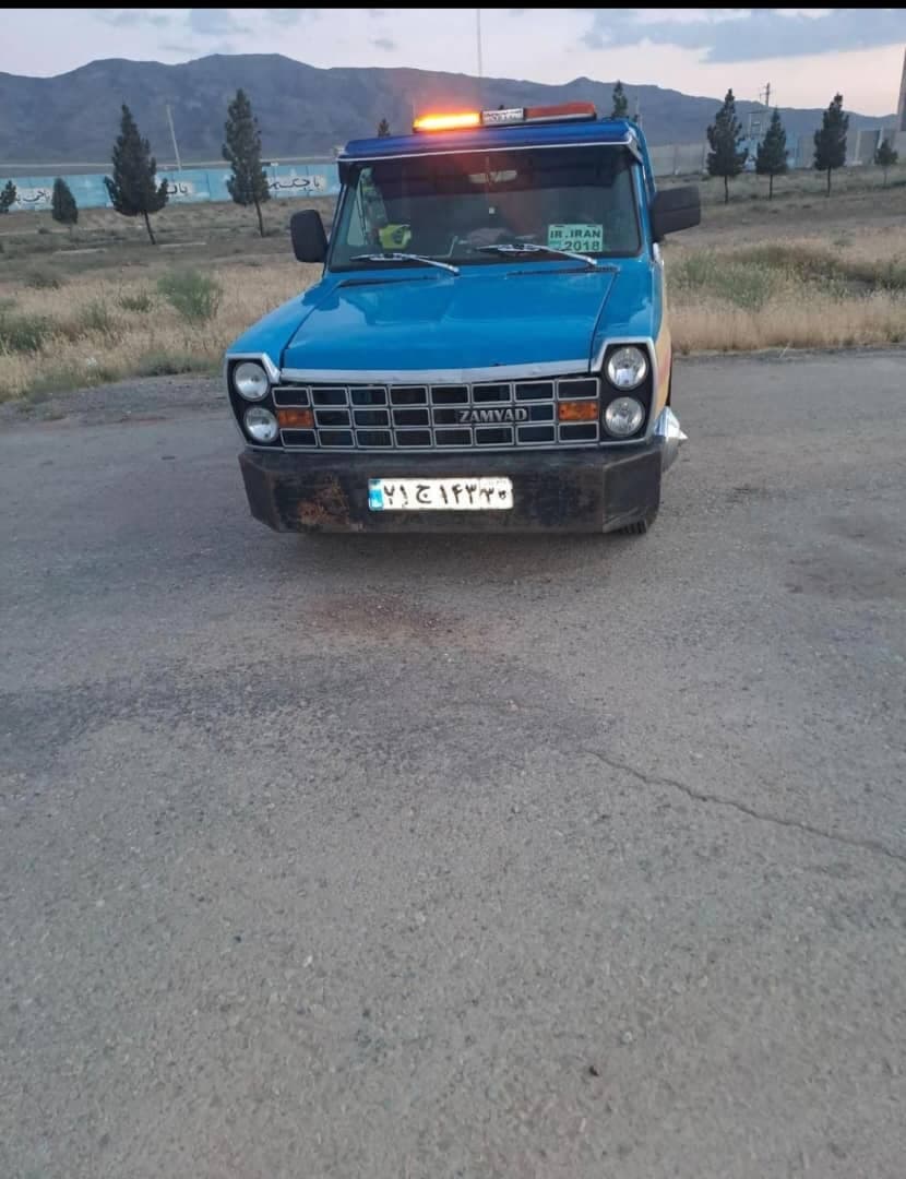 نیسان یدک کش با چرخ گیر حقدان در اشتهارد