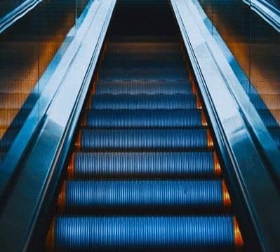 تعمیرات و بازسازی آسانسور داریوش گستر آسان بر در منطقه یک تهران