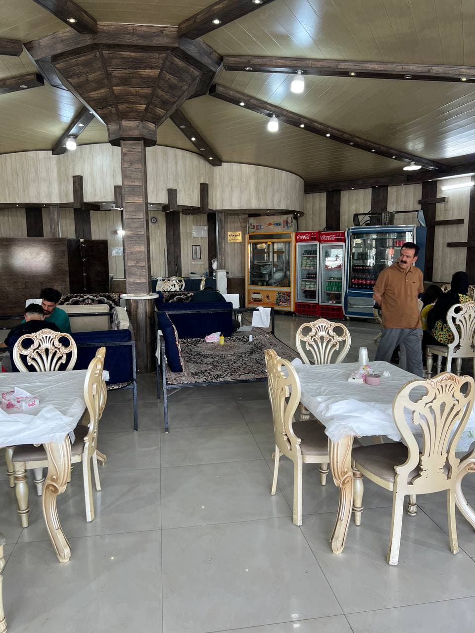 رستوران اکبرجوجه HAJ برادران کلبادی نژاد در کاشان