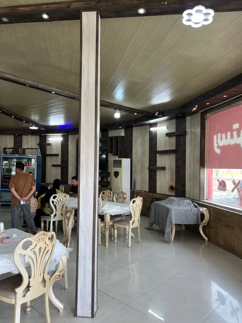 رستوران اکبرجوجه HAJ برادران کلبادی نژاد در کاشان