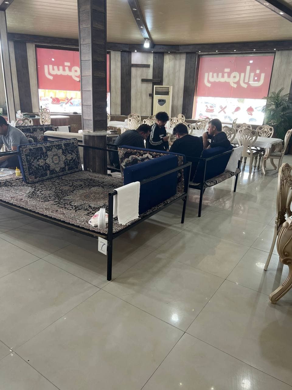 رستوران اکبرجوجه HAJ برادران کلبادی نژاد در کاشان