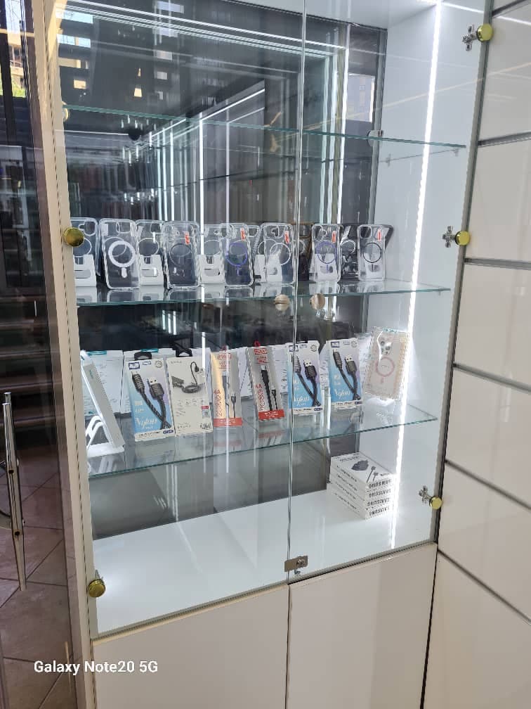 فروش موبایل و لوازم جانبی سعادت در پل وحید اصفهان