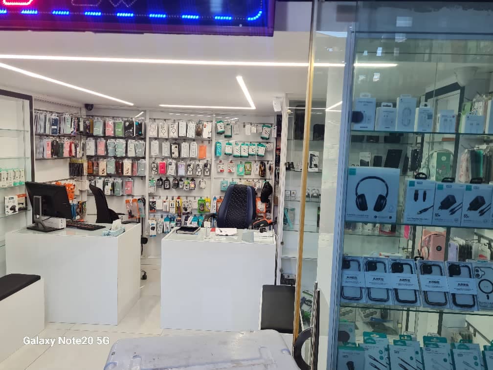 فروش موبایل و لوازم جانبی سعادت در پل وحید اصفهان