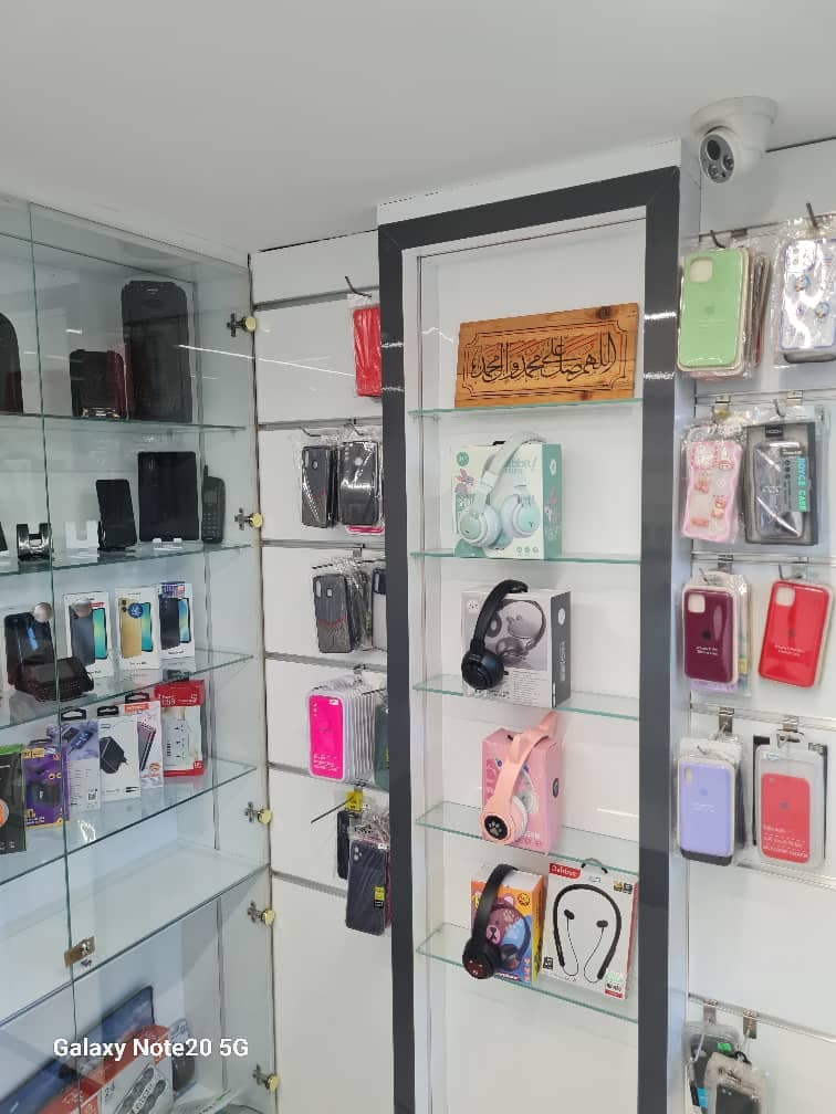 فروش موبایل و لوازم جانبی سعادت در پل وحید اصفهان