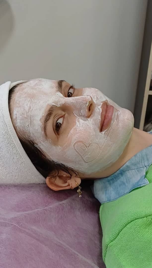 مرکز تخصصی پوست و زیبایی هستی خلیلی تهران