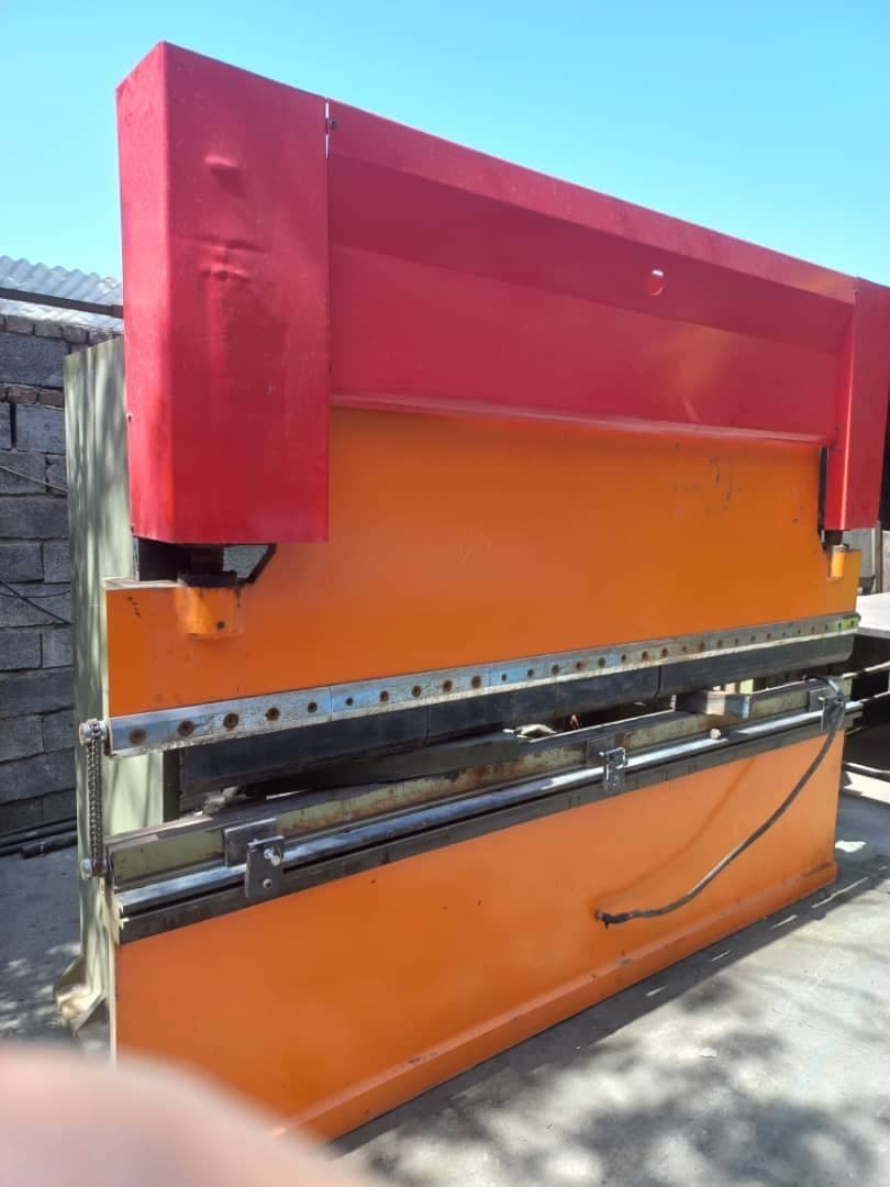 فروش و تعمیر ماشین آلات صنعتی قیچی گیوتین و خم کن نوین تک در شاطره تهران