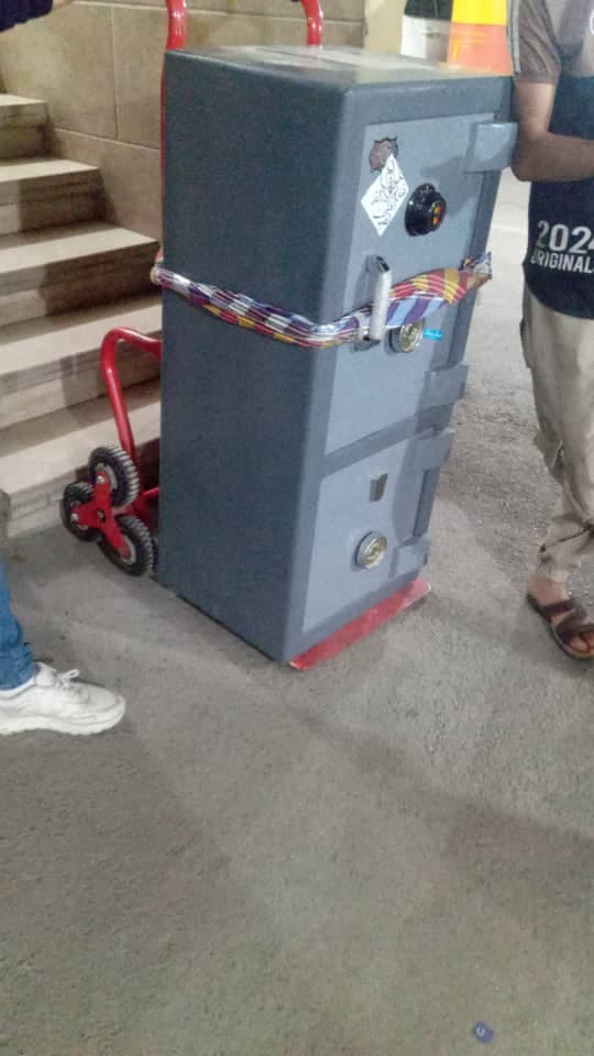 حمل و بسته بندی اثاثیه منزل زیبا بار اصفهان