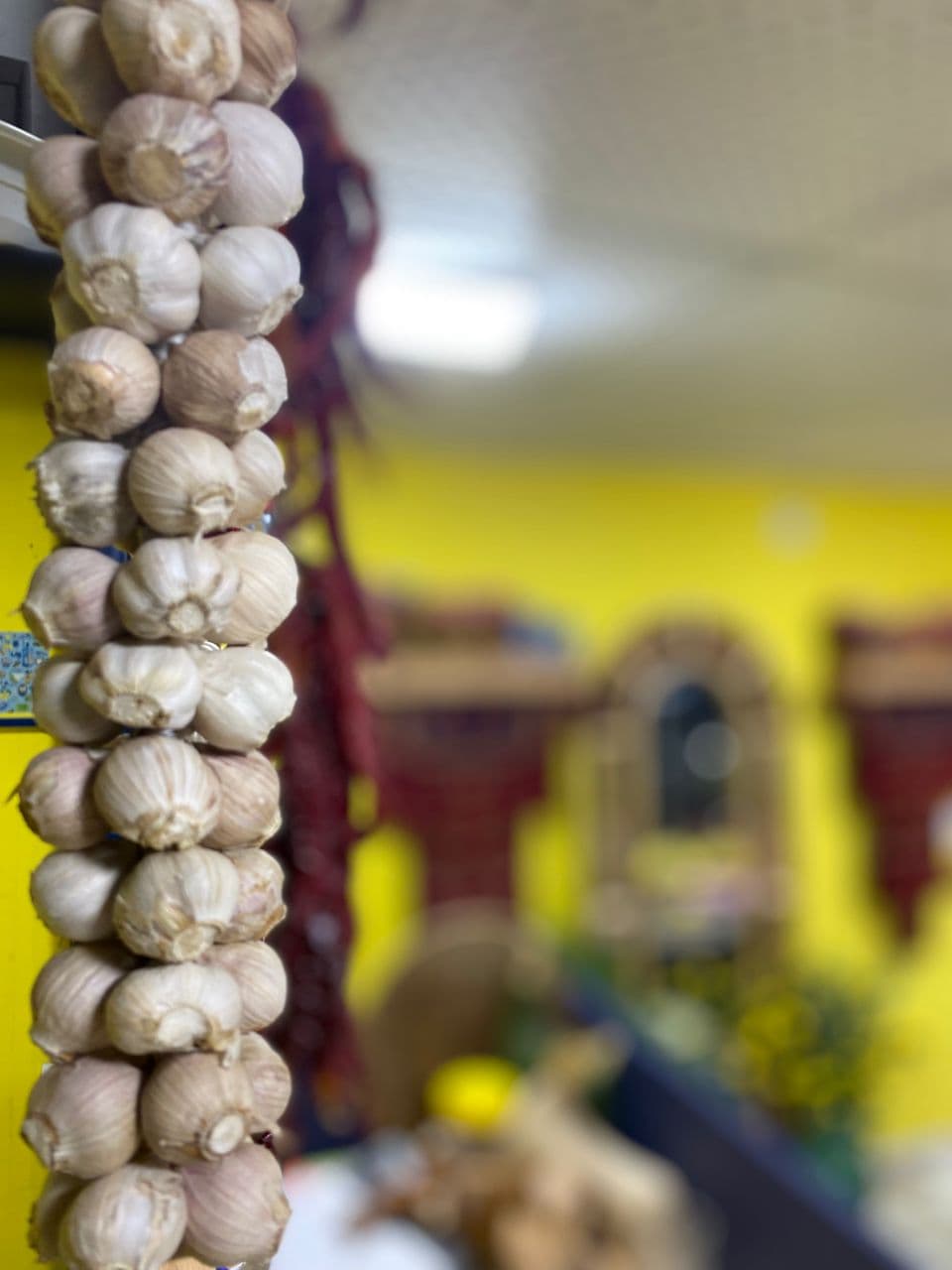 آشپزخانه و غذای بیرون بر خانم کوچیک در رشت