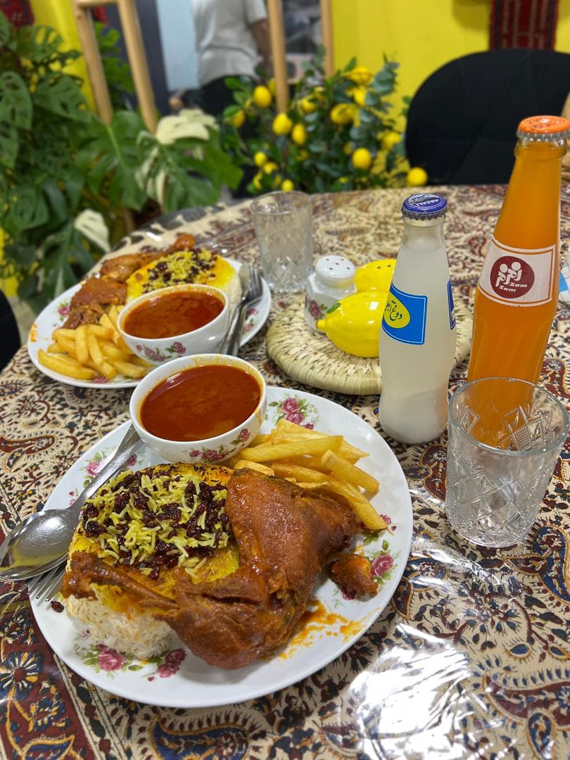 آشپزخانه و غذای بیرون بر خانم کوچیک در رشت