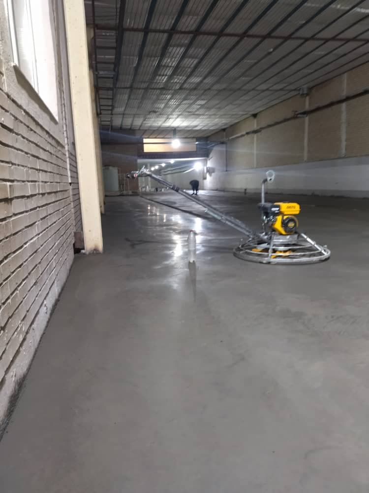 بتن ریزی کف با ماله پروانه ای حاجوی در قزوین